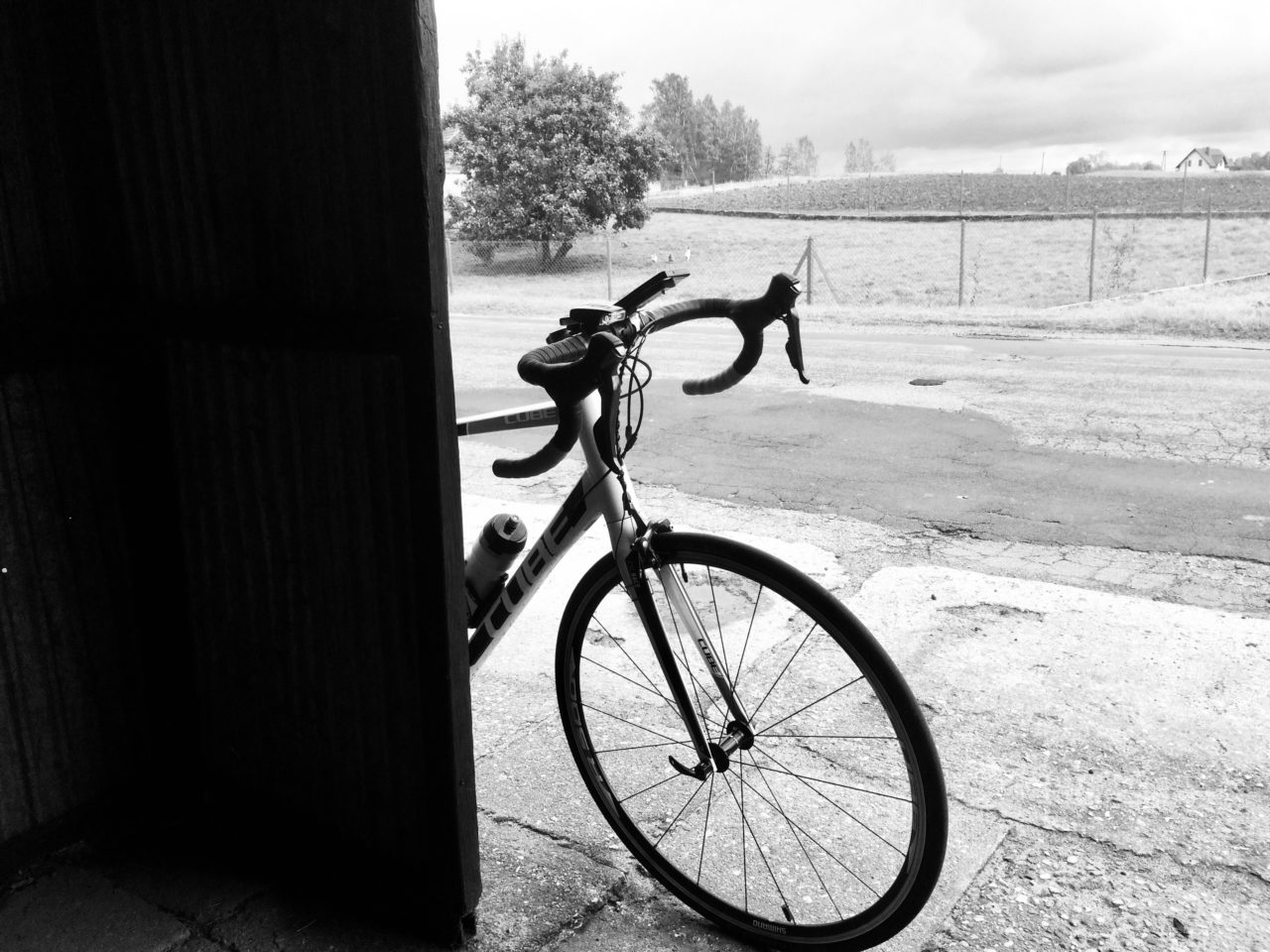 rower na przystanku podczas 150 kilometrów rowerem przez Kaszuby